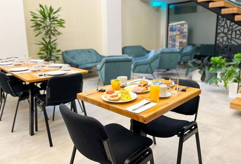 ホテル Mg Poniente