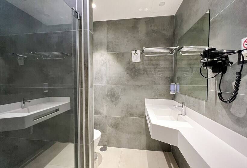 ホテル Mg Poniente