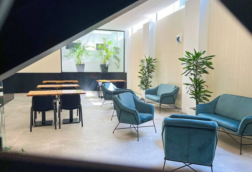 ホテル Mg Poniente