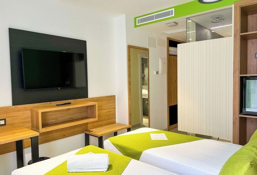 ホテル Mg Poniente