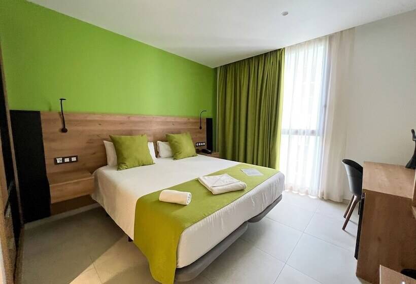 ホテル Mg Poniente