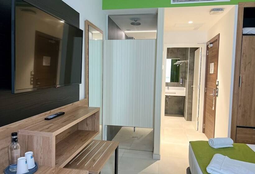 ホテル Mg Poniente