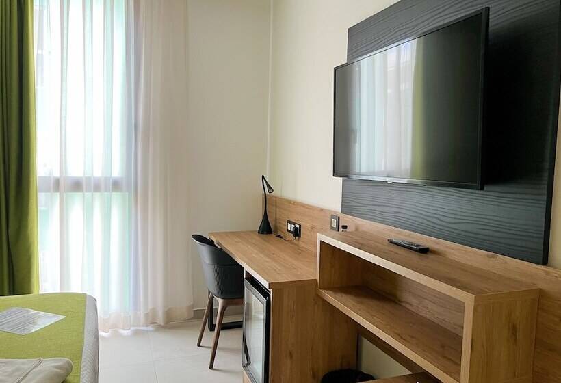 ホテル Mg Poniente