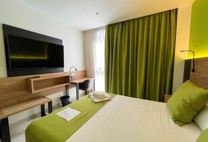 ホテル Mg Poniente