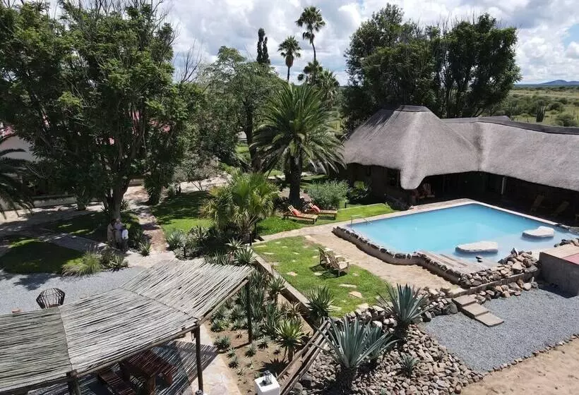 هتل Otjisazu Guest Farm