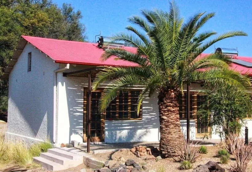 هتل Otjisazu Guest Farm