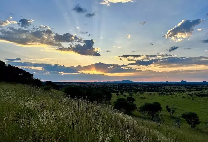 هتل Otjisazu Guest Farm