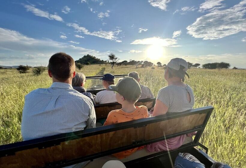 Отель Otjisazu Guest Farm