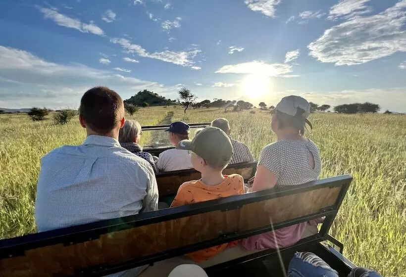 هتل Otjisazu Guest Farm