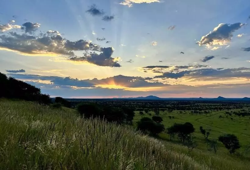 هتل Otjisazu Guest Farm