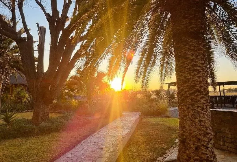 هتل Otjisazu Guest Farm