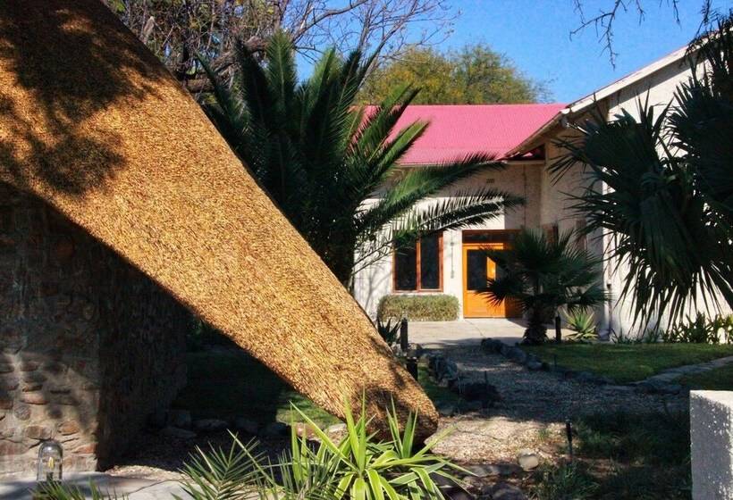Отель Otjisazu Guest Farm