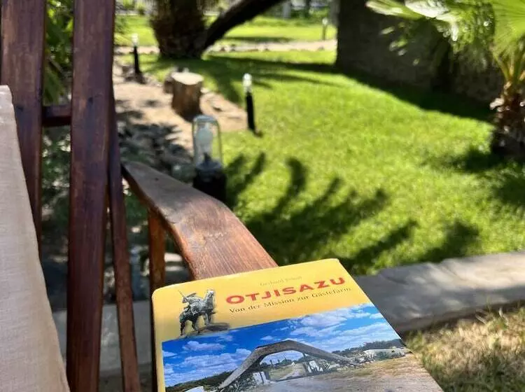 هتل Otjisazu Guest Farm