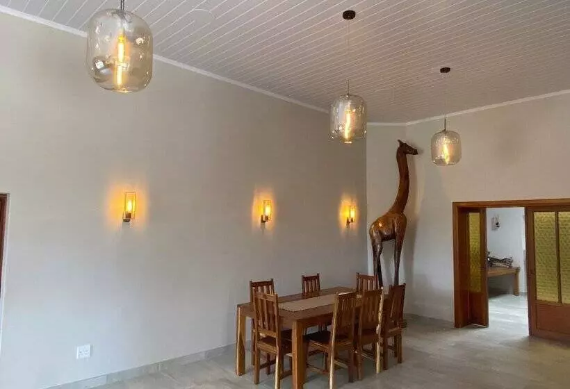 هتل Otjisazu Guest Farm