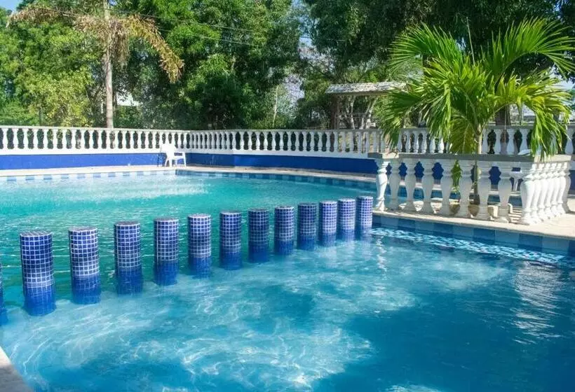 Hotelli Palmas Del Río