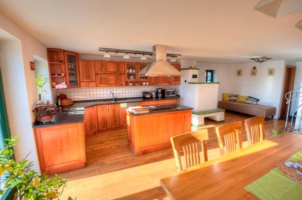 膳宿费 Penziony Hnanice