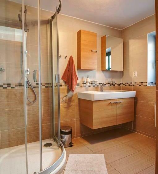 膳宿费 Penziony Hnanice