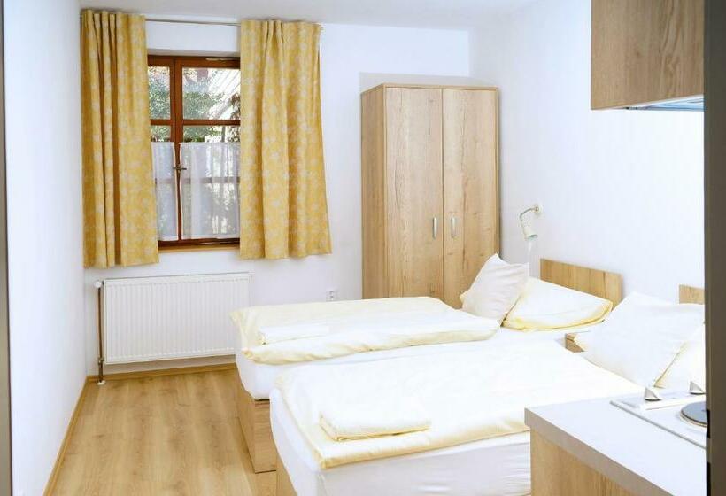 膳宿费 Penziony Hnanice