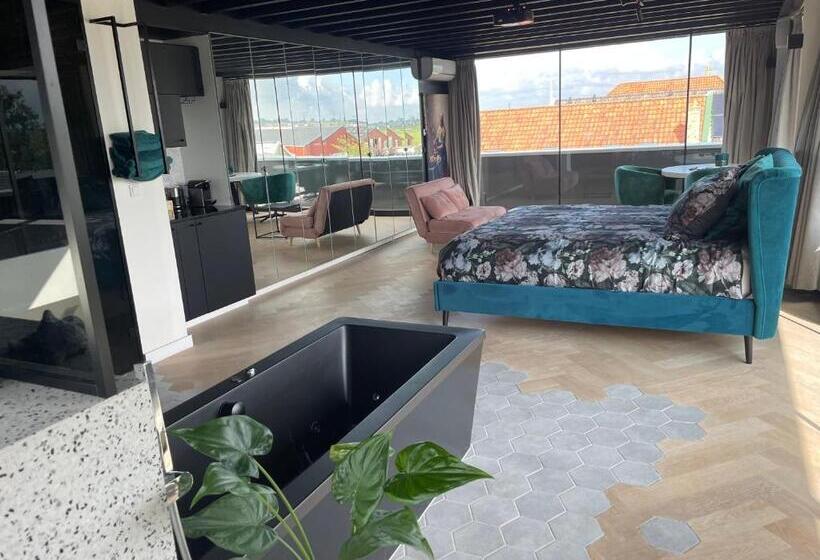 Above And Beyond   Luxe Suite Met Sauna En Stoomdouche