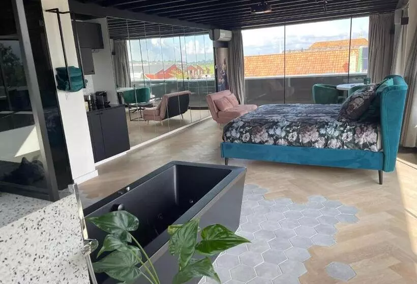 Above And Beyond   Luxe Suite Met Sauna En Stoomdouche