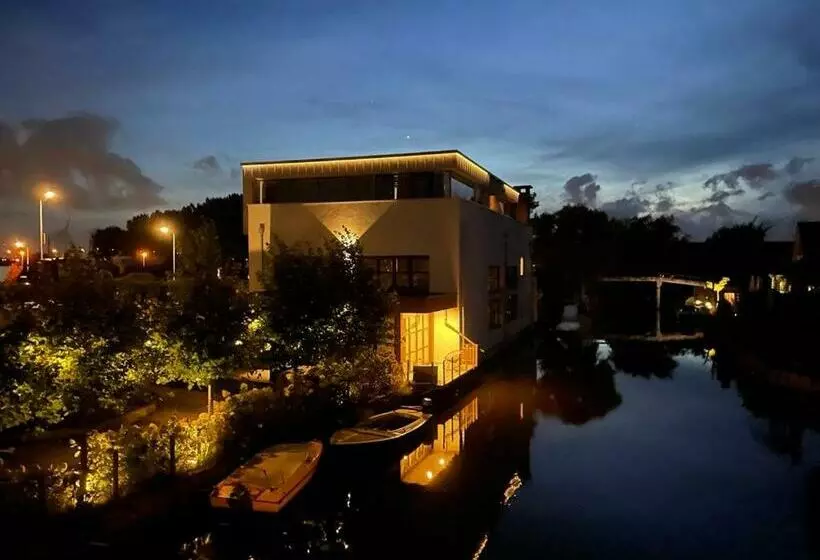 Above And Beyond   Luxe Suite Met Sauna En Stoomdouche
