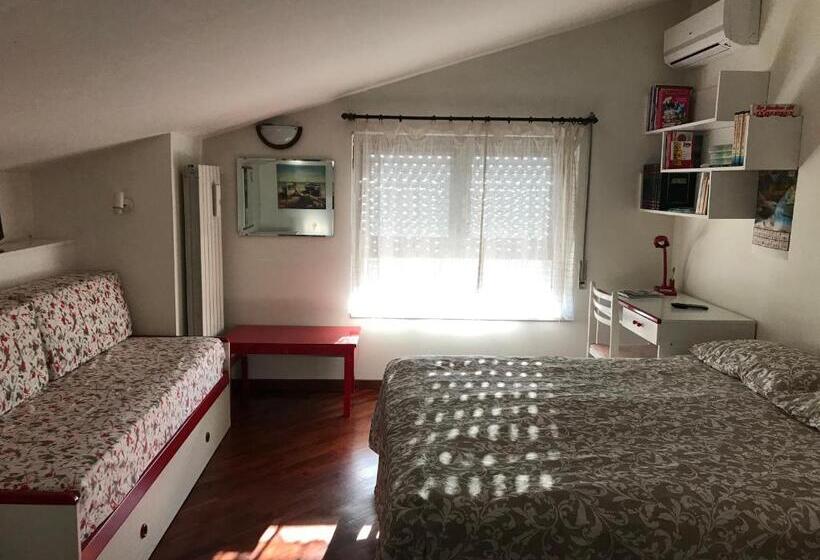 تختخواب و صبحانه Sole E Fiori