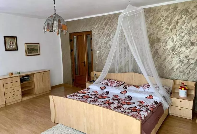 Casa Din Livada
