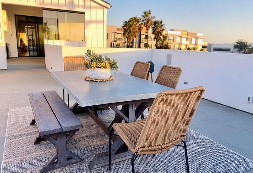 Coastal Paradise . Steps To The Beach . Pool . Hot Tub