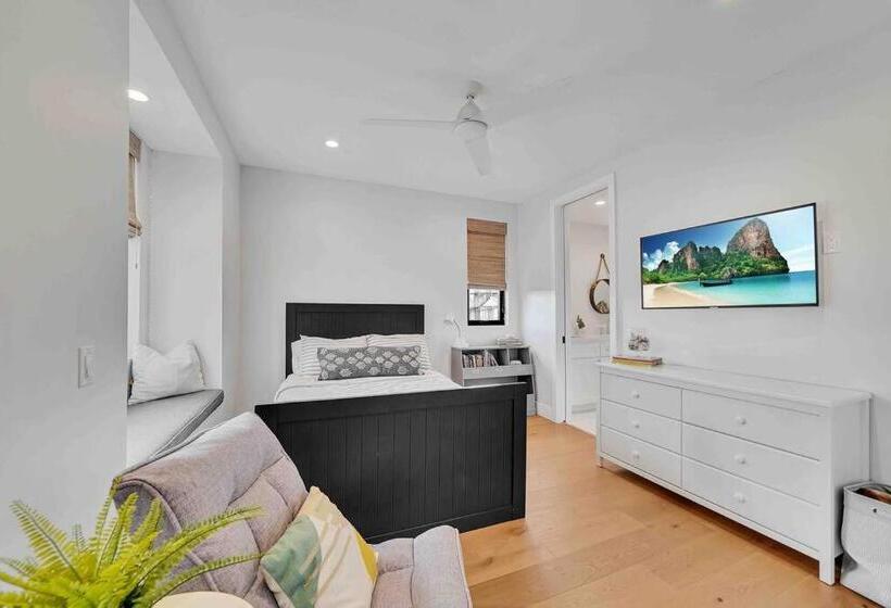 Coastal Paradise . Steps To The Beach . Pool . Hot Tub