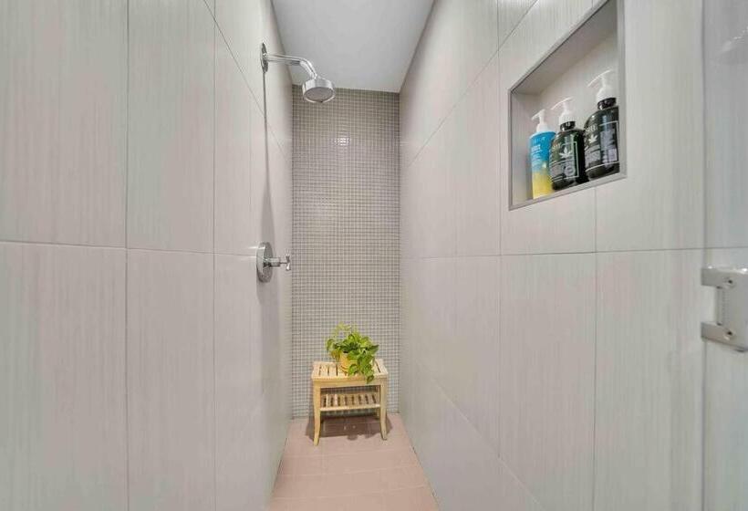 Coastal Paradise . Steps To The Beach . Pool . Hot Tub