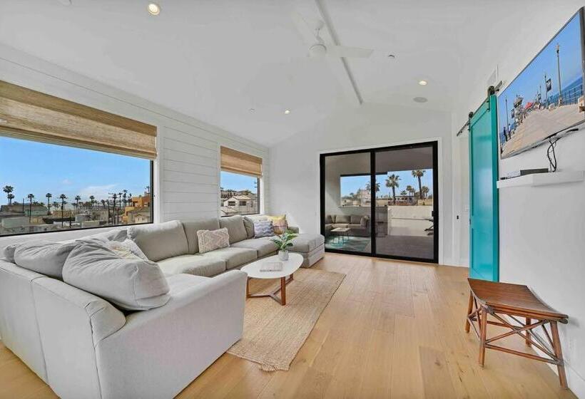 Coastal Paradise . Steps To The Beach . Pool . Hot Tub