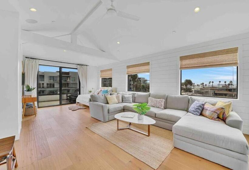 Coastal Paradise . Steps To The Beach . Pool . Hot Tub