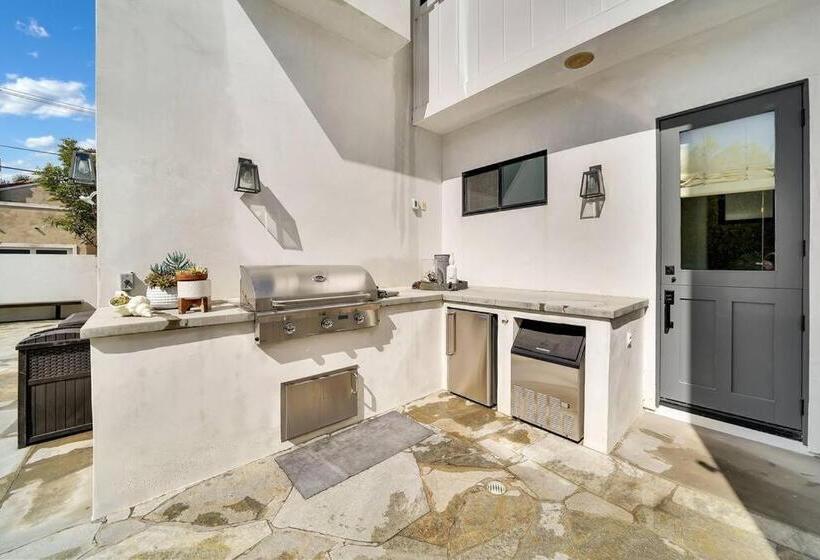 Coastal Paradise . Steps To The Beach . Pool . Hot Tub