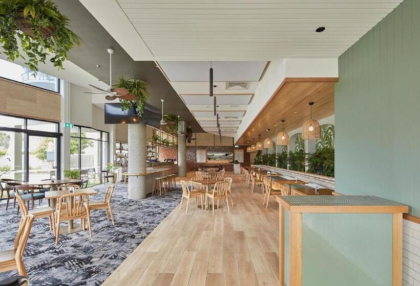 Fresh Beautifully Styled 2 Br Resort Apt At Marcoola