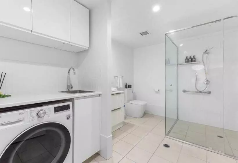 Fresh Beautifully Styled 2 Br Resort Apt At Marcoola