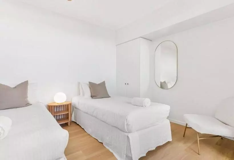 Fresh Beautifully Styled 2 Br Resort Apt At Marcoola