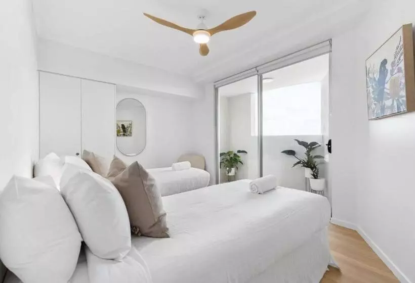 Fresh Beautifully Styled 2 Br Resort Apt At Marcoola
