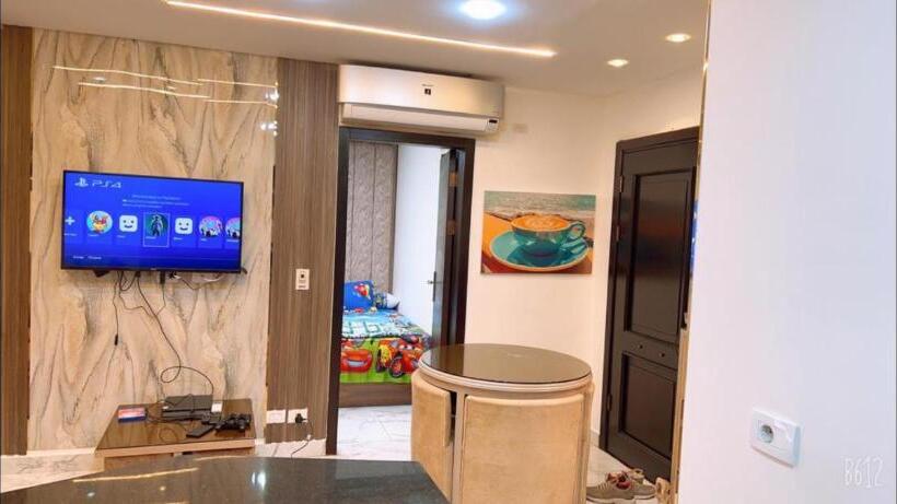 Cozy Portsaid Garden Chalet