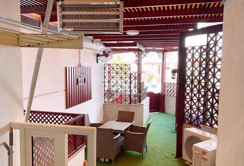 Cozy Portsaid Garden Chalet