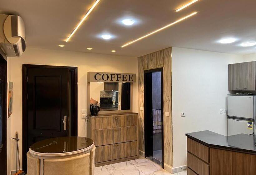 Cozy Portsaid Garden Chalet