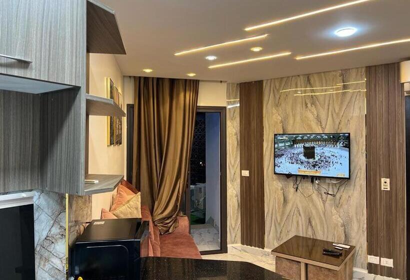 Cozy Portsaid Garden Chalet