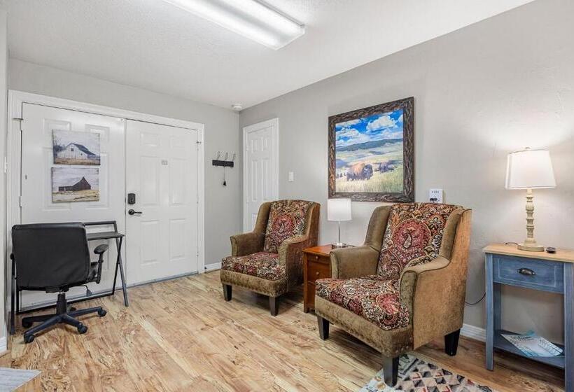 Relaxing Two Bedroom Apartment Or Studio On 13 Beautiful Wooded Acres In A Quiet Neighborhood