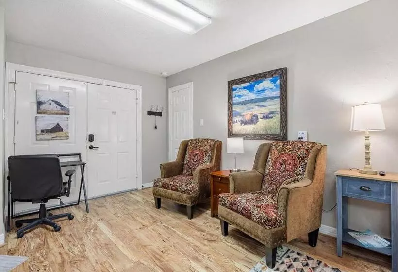 Relaxing Two Bedroom Apartment Or Studio On 13 Beautiful Wooded Acres In A Quiet Neighborhood