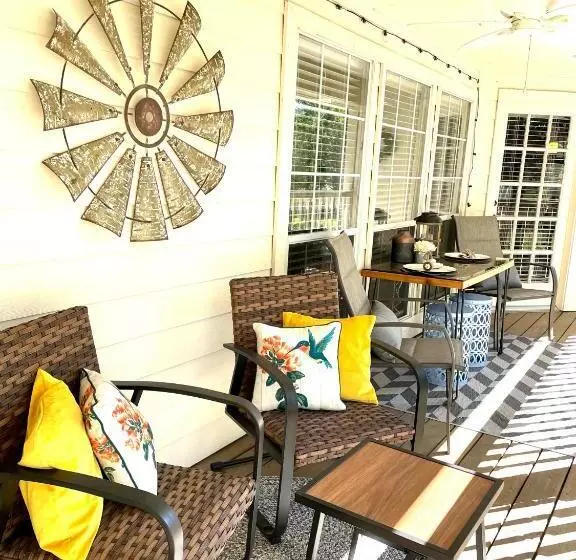 Relaxing Two Bedroom Apartment Or Studio On 13 Beautiful Wooded Acres In A Quiet Neighborhood
