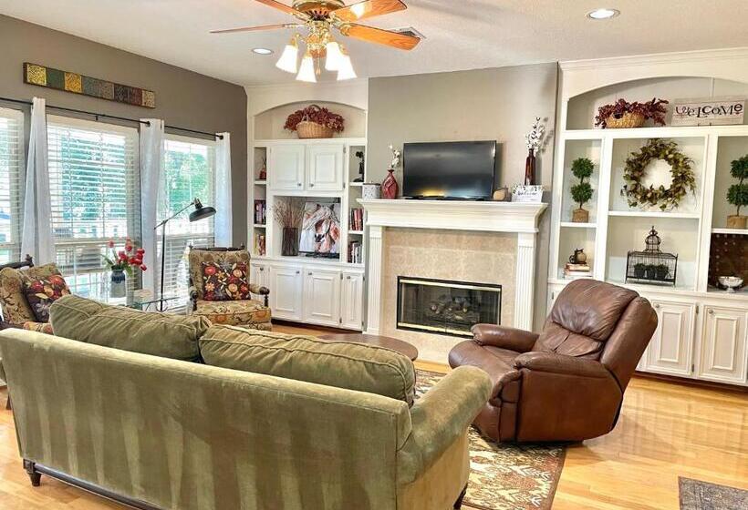 Relaxing Two Bedroom Apartment Or Studio On 13 Beautiful Wooded Acres In A Quiet Neighborhood