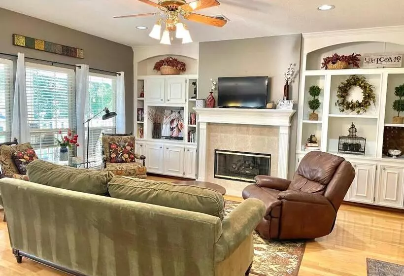 Relaxing Two Bedroom Apartment Or Studio On 13 Beautiful Wooded Acres In A Quiet Neighborhood