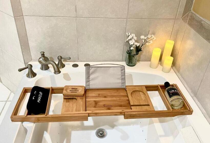 Relaxing Two Bedroom Apartment Or Studio On 13 Beautiful Wooded Acres In A Quiet Neighborhood