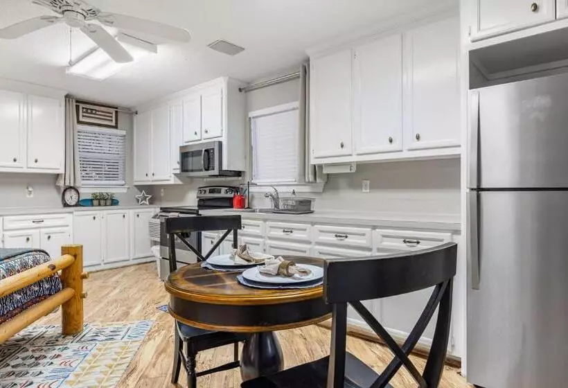 Relaxing Two Bedroom Apartment Or Studio On 13 Beautiful Wooded Acres In A Quiet Neighborhood