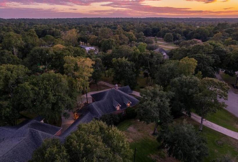 Relaxing Two Bedroom Apartment Or Studio On 13 Beautiful Wooded Acres In A Quiet Neighborhood