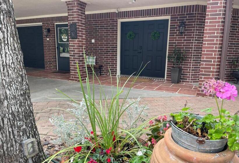 Relaxing Two Bedroom Apartment Or Studio On 13 Beautiful Wooded Acres In A Quiet Neighborhood